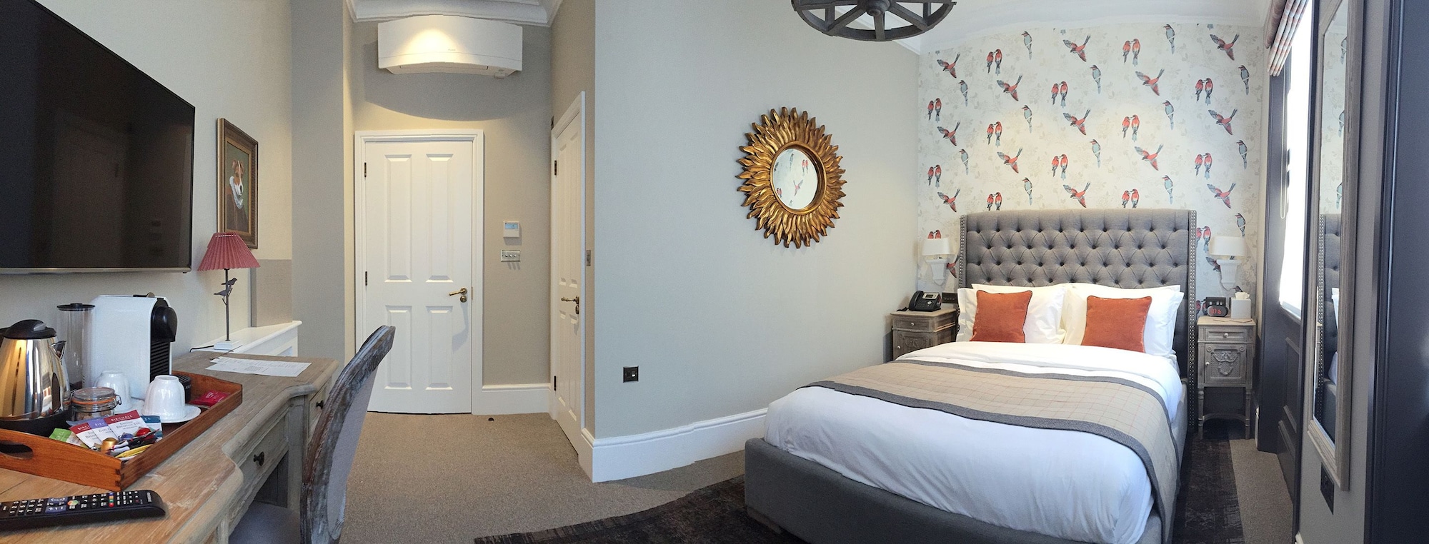 ROOM, DOUBLE OR TWIN BED