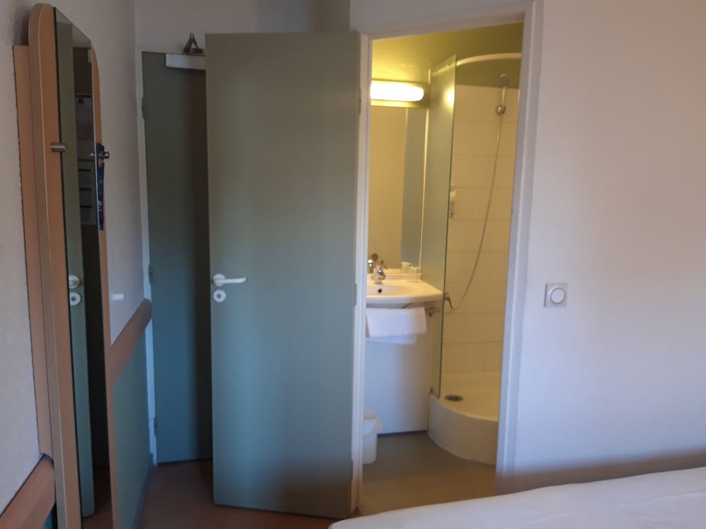 Ibis Budget Versailles Chateau Saint Cyr 39/40