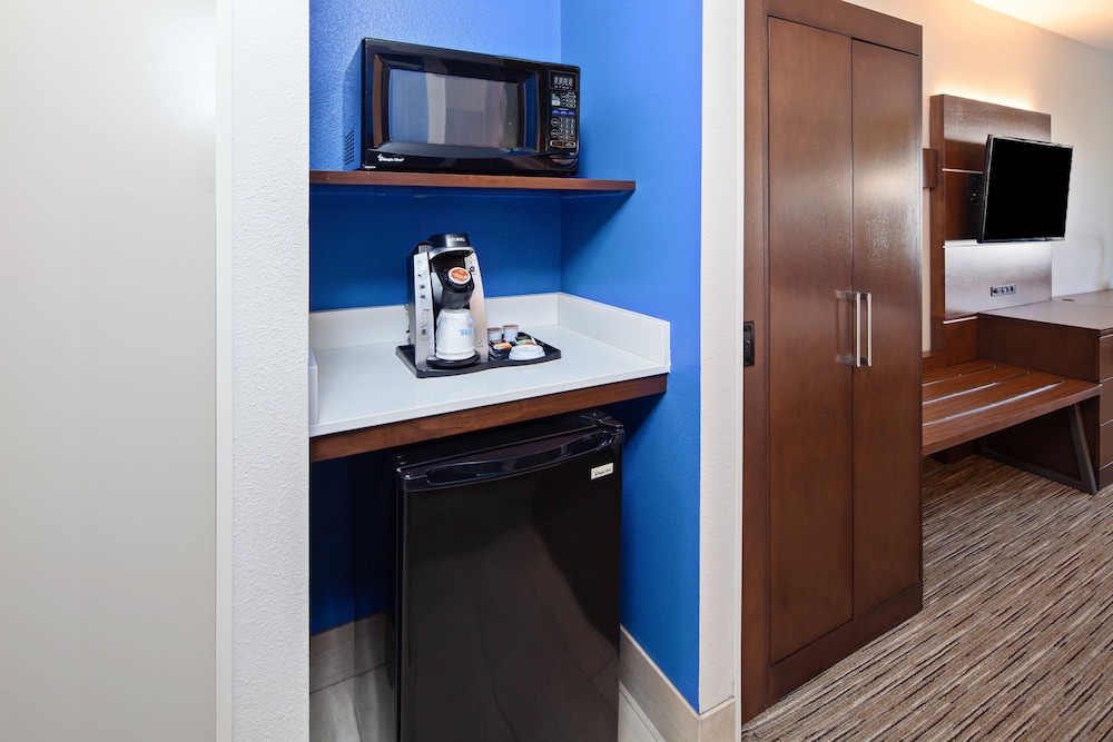 Holiday Inn Express Hotel and Suites Rancho Mirage - Palm Spgs Area 27/61