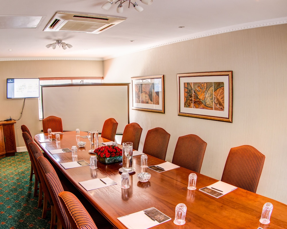 Courtyard Hotel Sandton 30/34