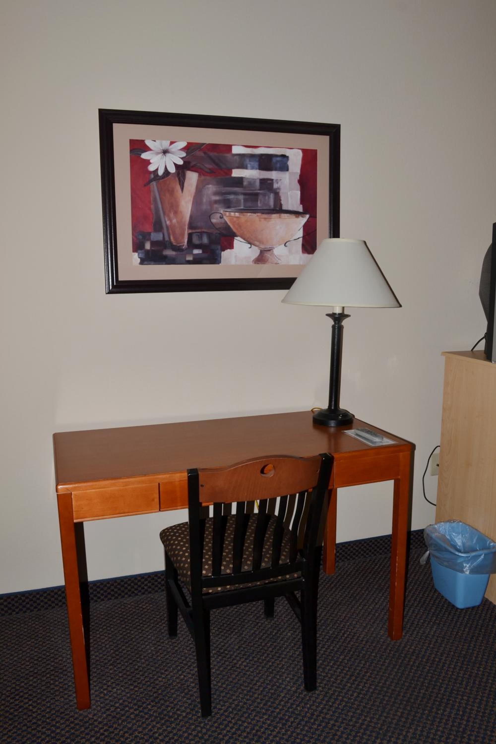 Paola Inn And Suites 11/47