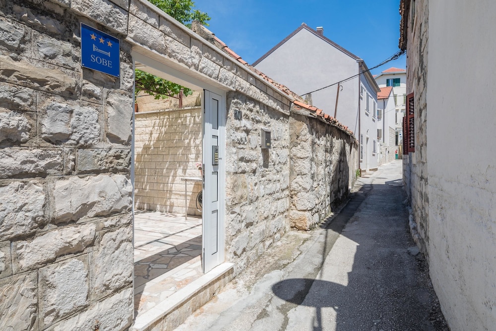 Split Center Suites 47/66