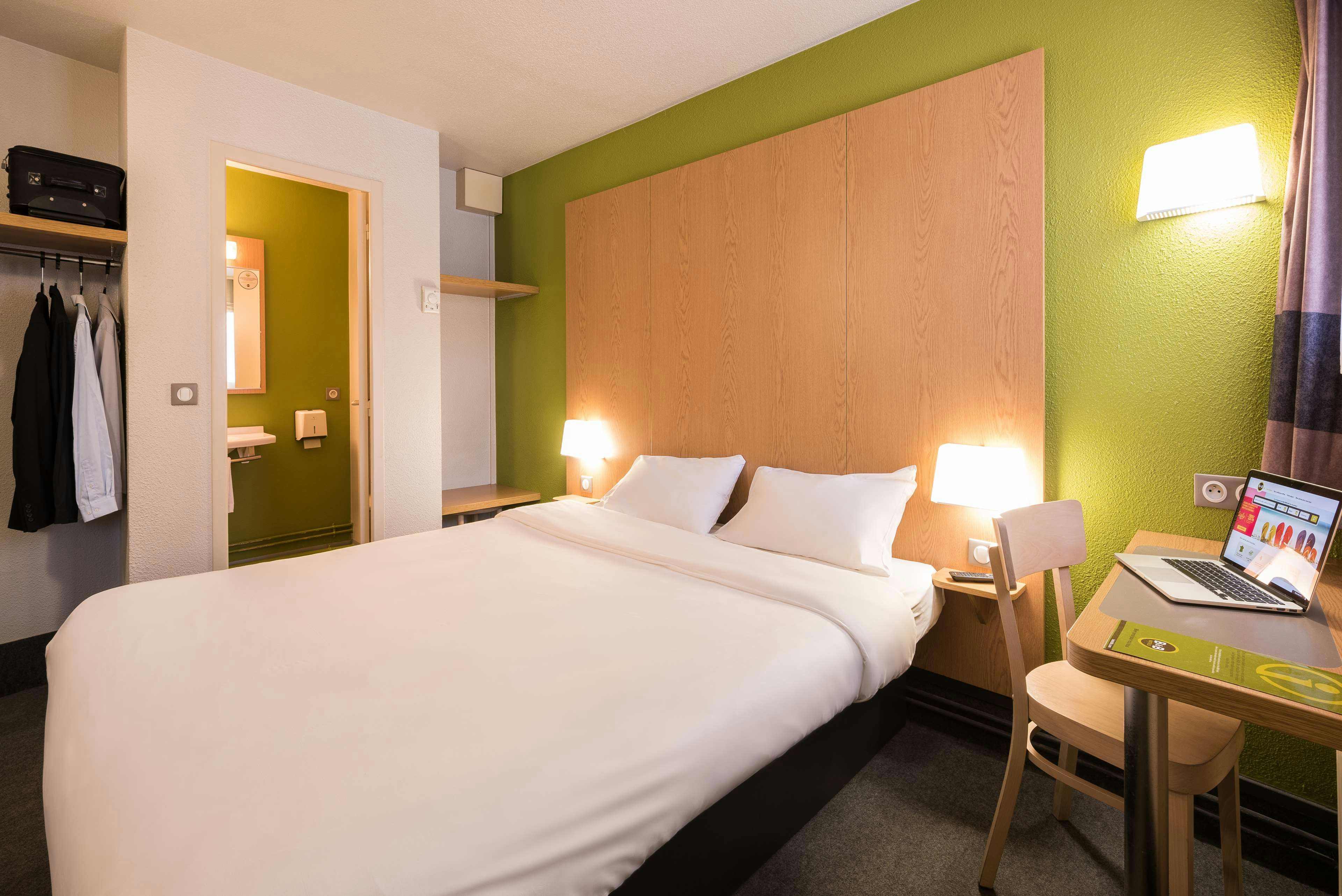B&B HOTEL Perpignan Sud Porte d Espagne 2/13