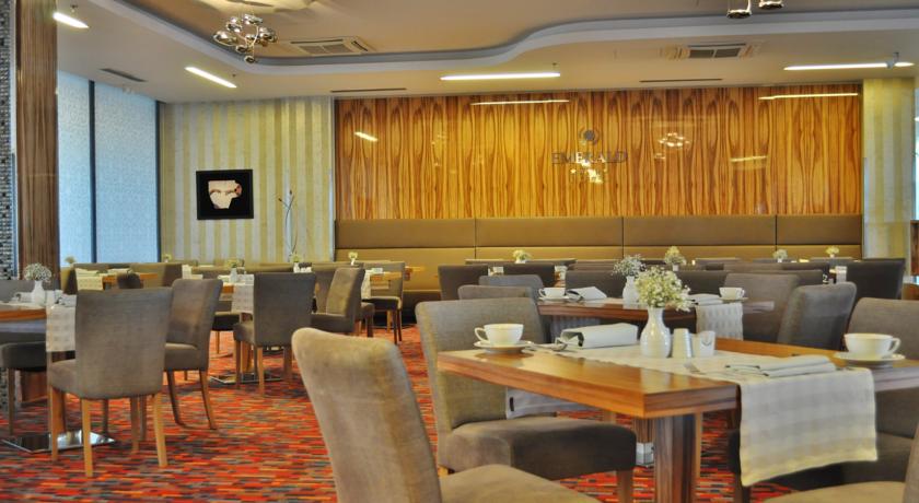 Emerald Hotel 23/37