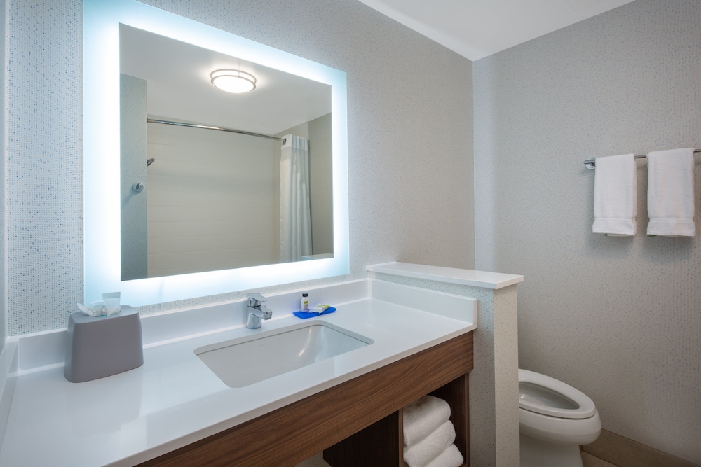 Holiday Inn Express and Suites Chico an IHG Hotel 18/66