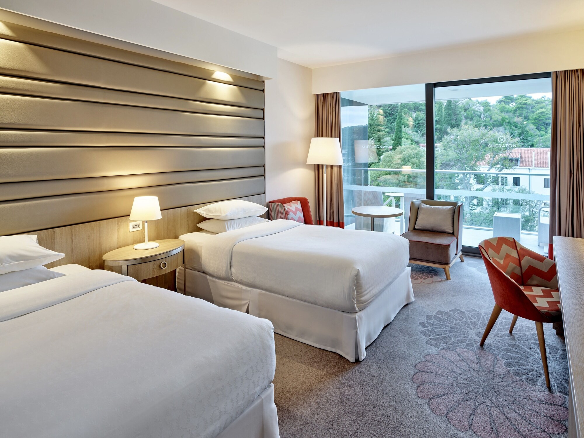 غرفة كلاسيكية بسريرين منفصلين بإطلالة على الفناء، Sheraton Dubrovnik Riviera Hotel 3/5
