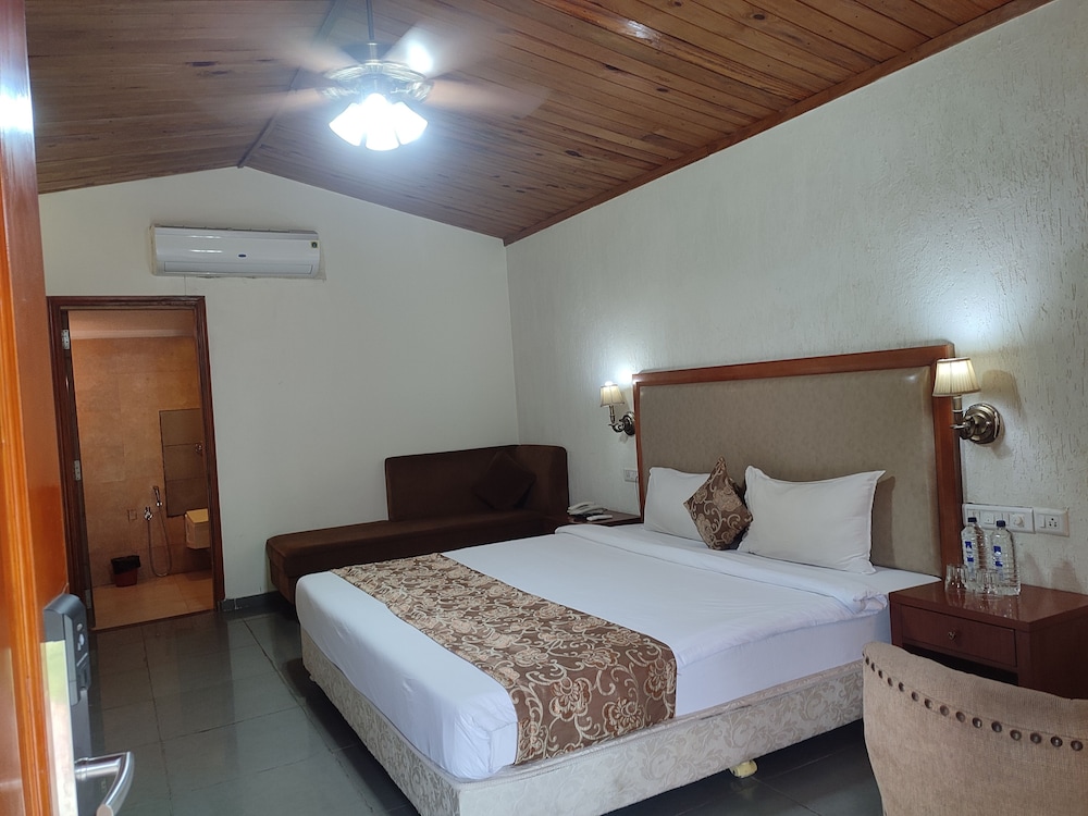 Hotel Palm Greens Club 24/50