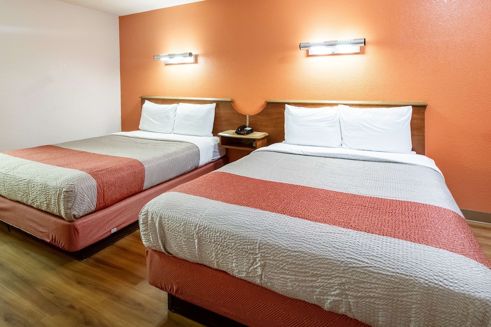 Motel6 Dayton Englewood 7/21