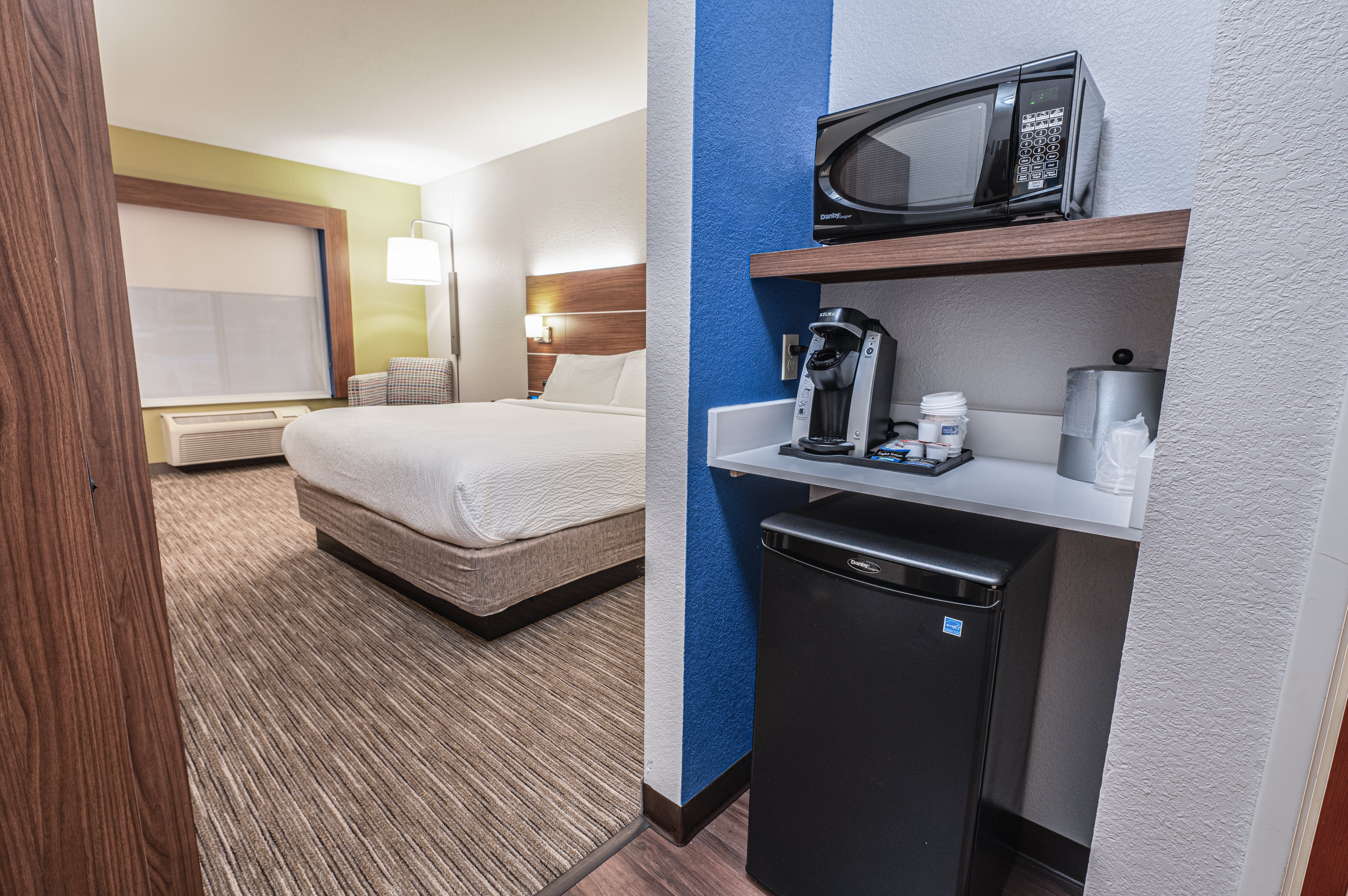 Holiday Inn Express Hotel Suites East Lansing 32/58