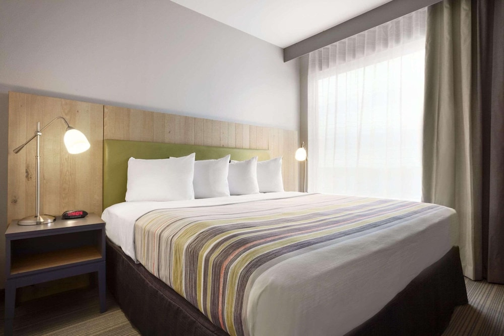 Country Inn & Suites By Radisson Bismarck Waterpark 5/22