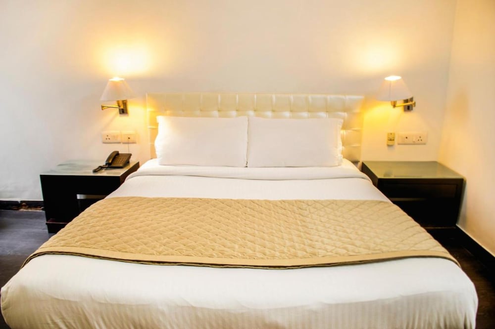 FabHotel Anutham Saket 21/36