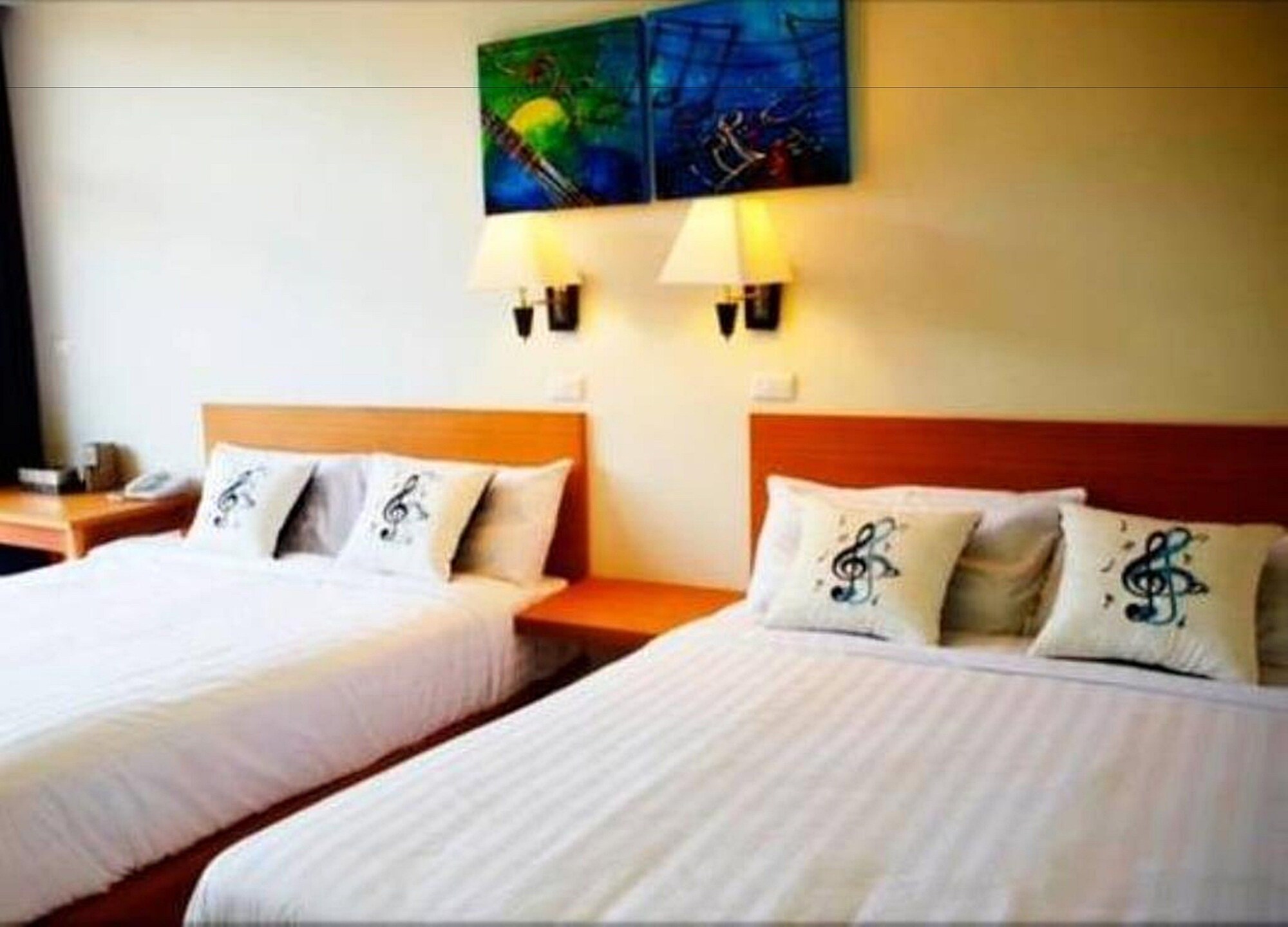 SUPERIOR, TWIN BEDS, GARDEN VIEW