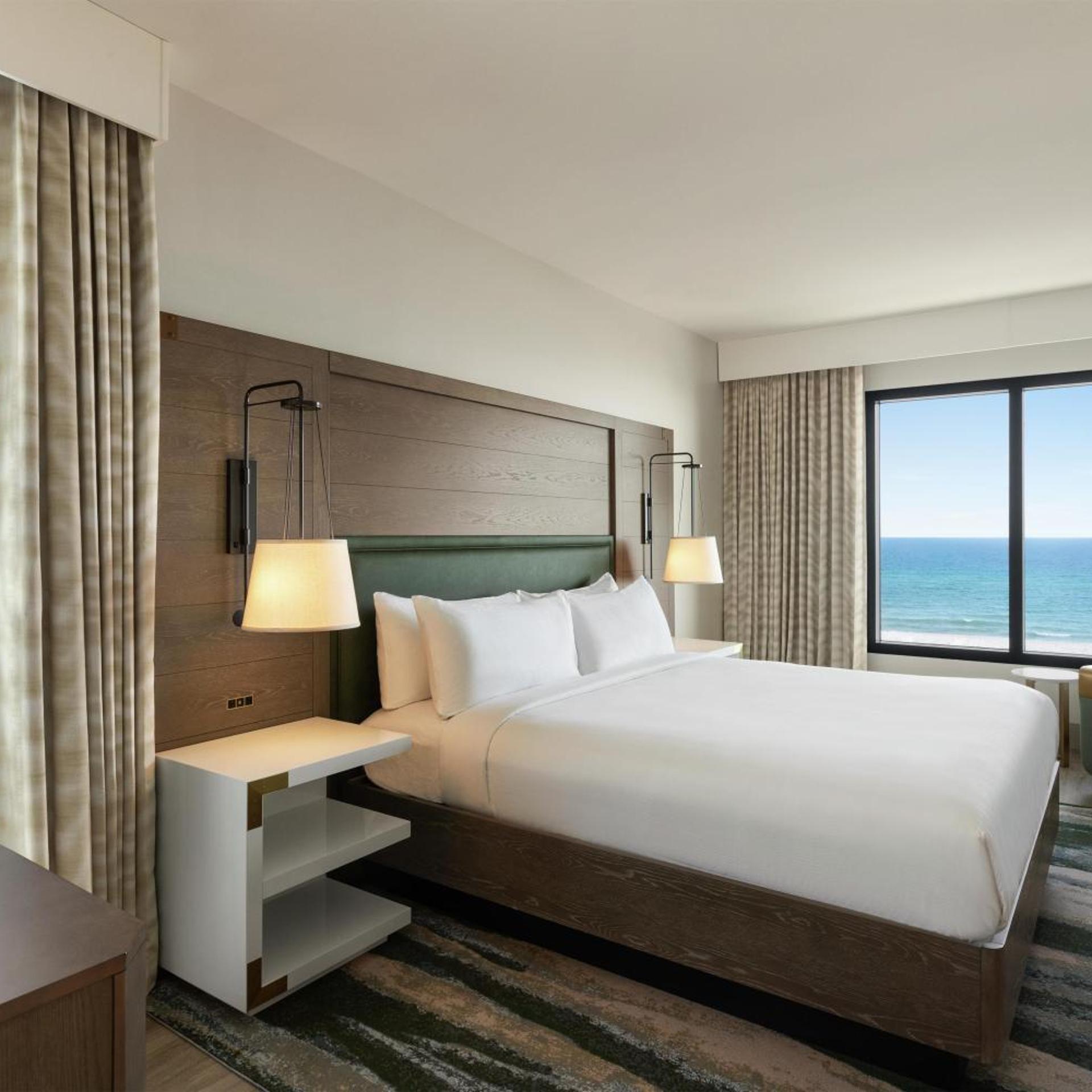 Suite, King Bed, Gulf View, Balcony, Bathtub, Accessible