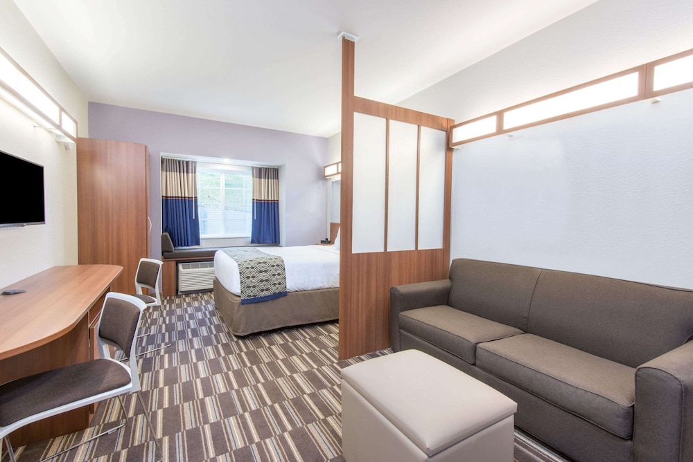 Microtel Inn And Suites By Wyndham Cadiz 11/24