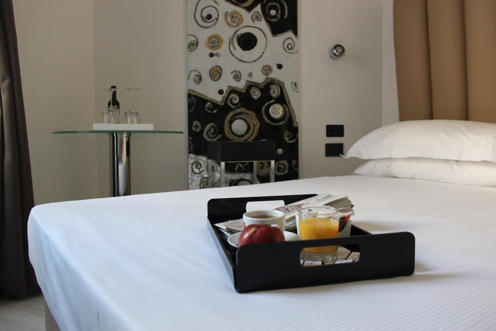 LHP Hotel Napoleon 32/64
