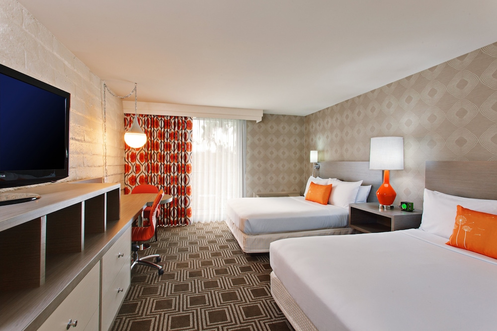 The Garland Hotel 5/50