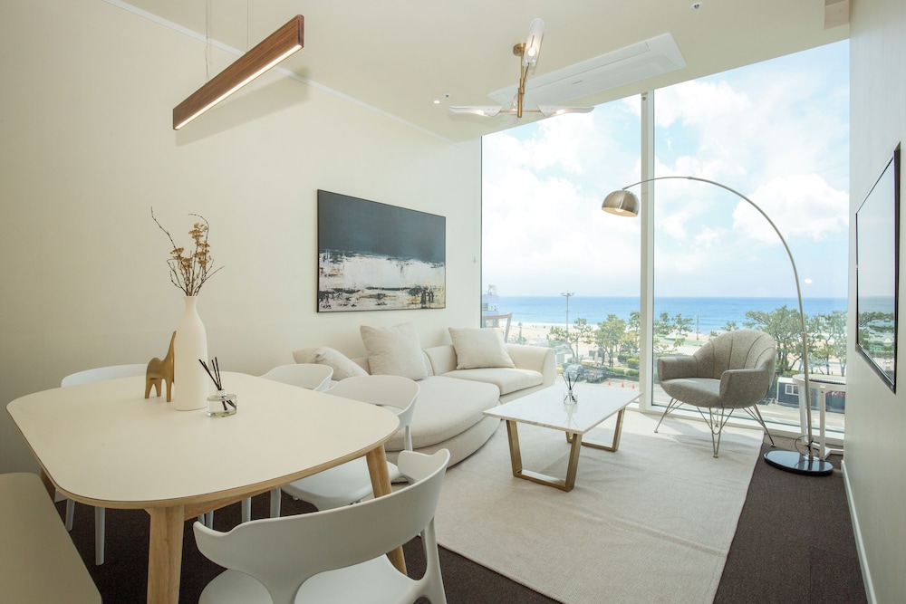 UH Suite The Haeundae 50/64