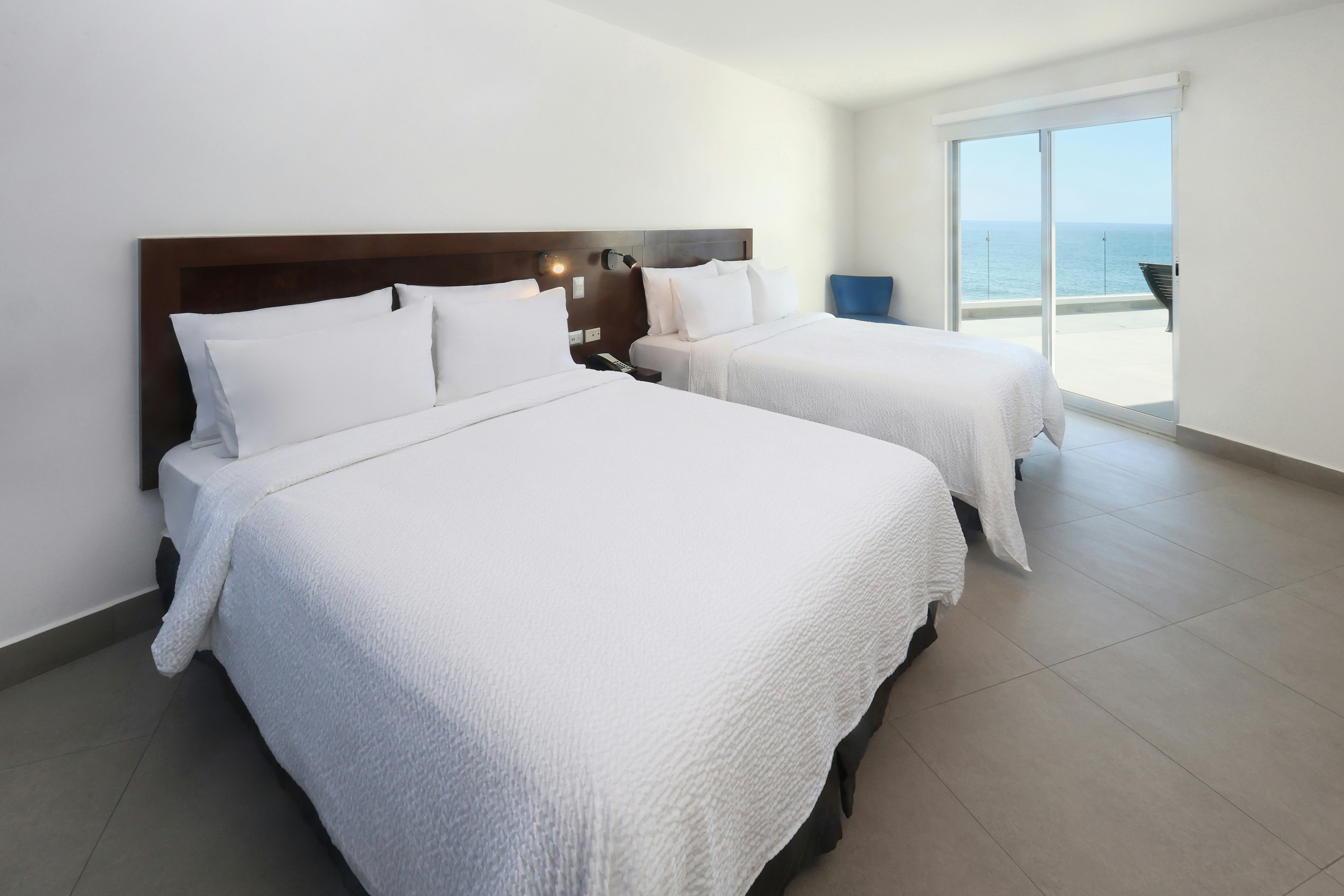 2 Bedrooms, Suite, 4 Queen Beds, Ocean Front