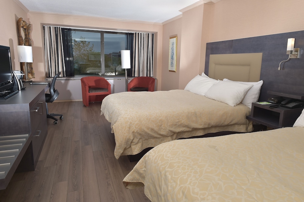 STANDARD, 2 QUEEN BEDS