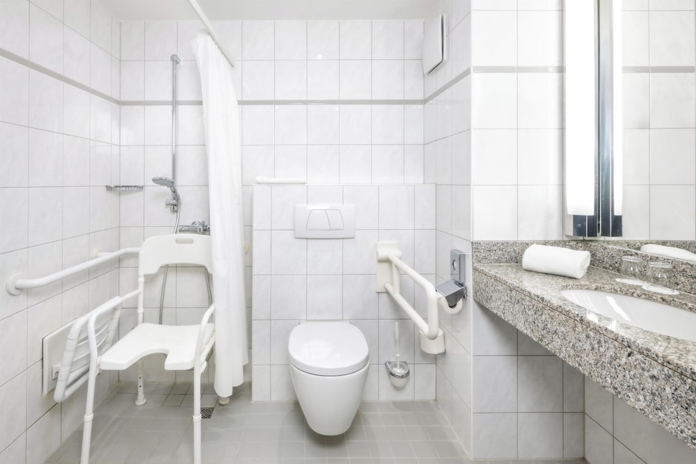 غرفة قياسية بسرير كوين لذوي الإعاقة، Best Western Plus Hotel Koeln City 4/5