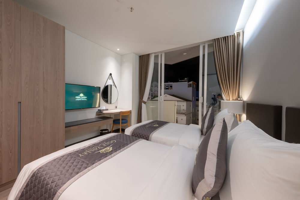 Family Suite, Twin Beds, King Bed