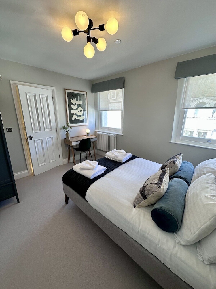 1 Elliot Terrace 27/50