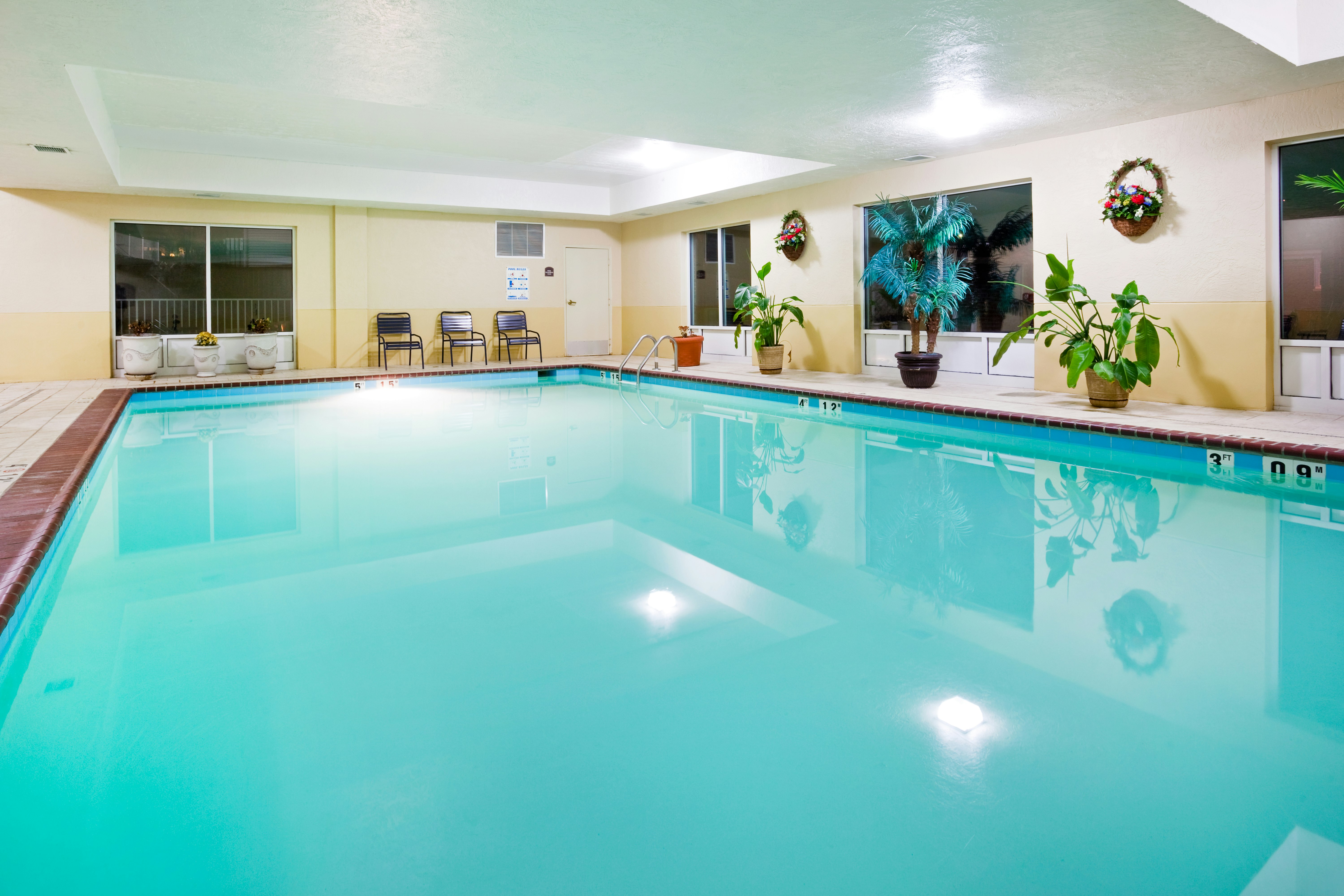 Holiday Inn Express Hotel And Suites London 18/27