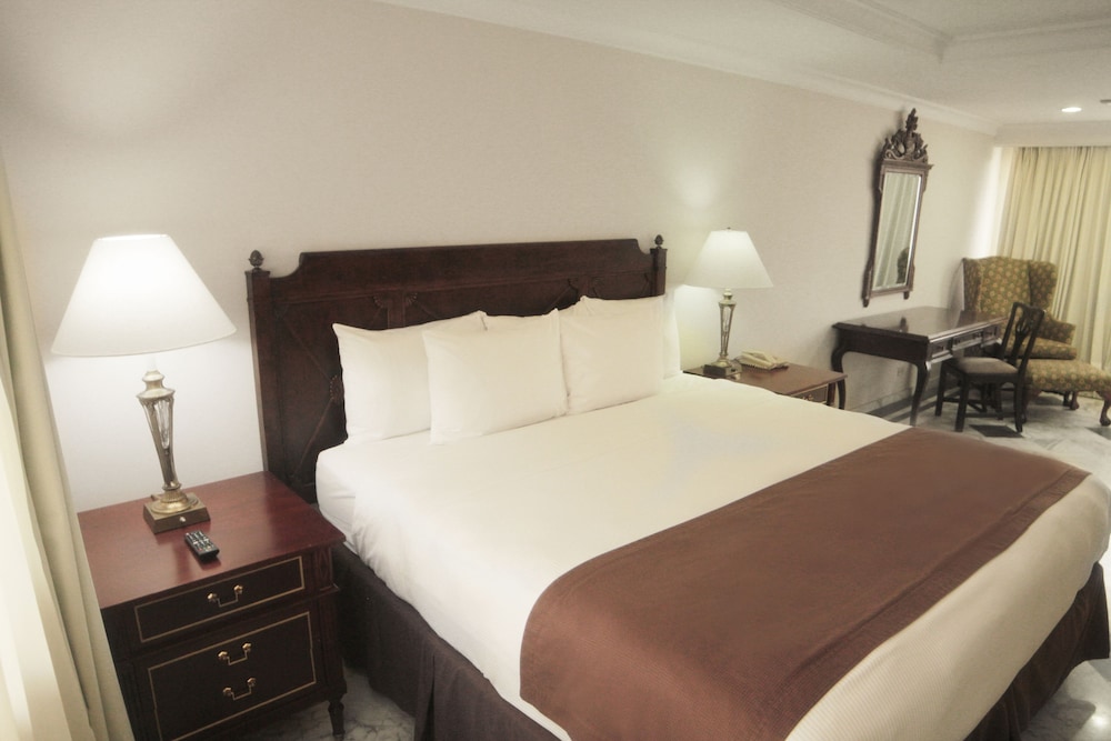 El Prado Hotel 15/62