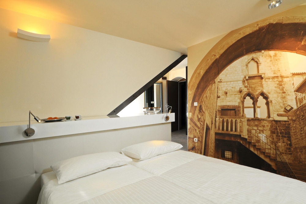 DELUXE, DOUBLE BED, SEA VIEW