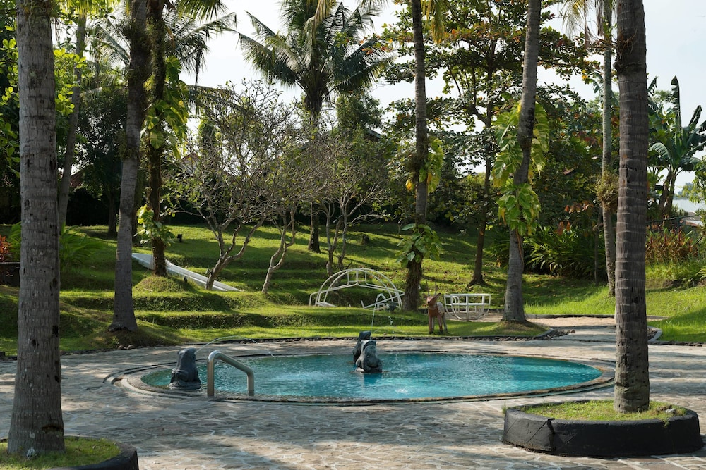 SHL Hotel and Resort 40/77
