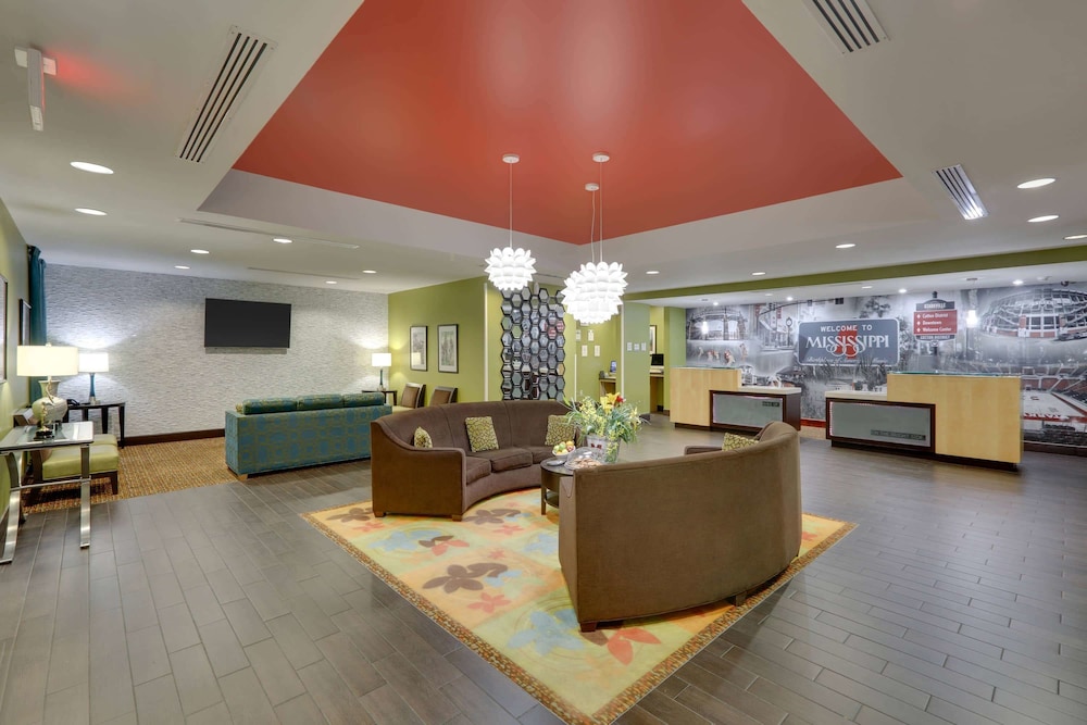 La Quinta Inn & Suites by Wyndham Starkville at MSU 8/53