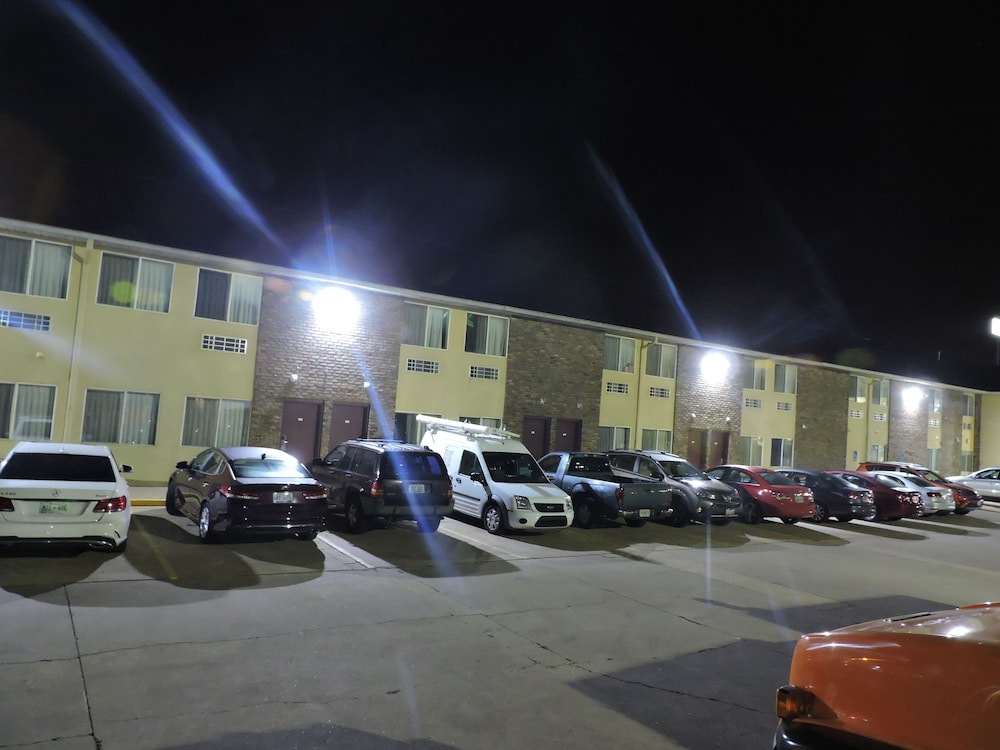 Baymont by Wyndham Bowling Green 33/36