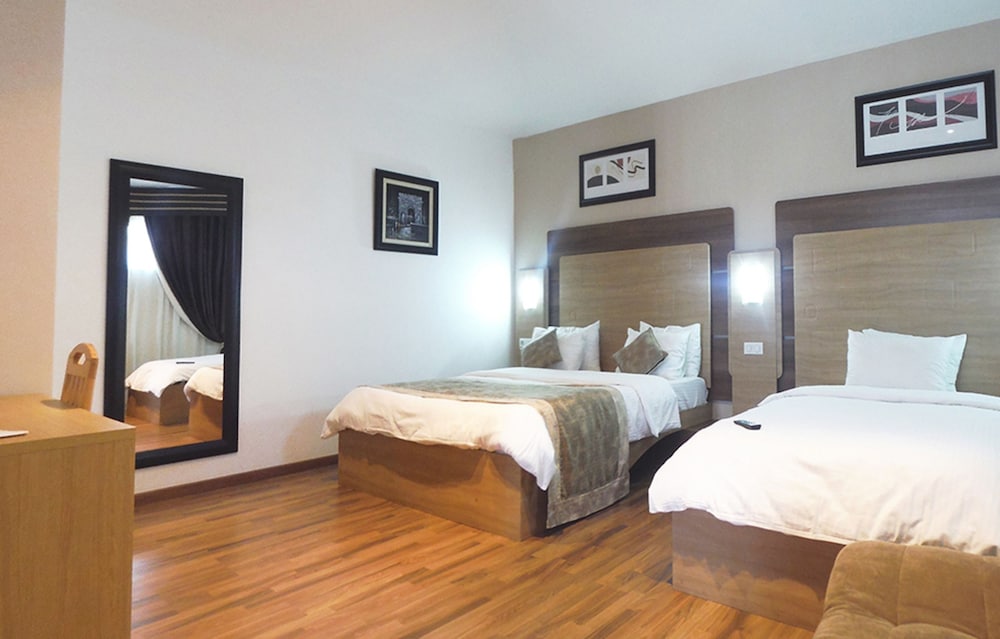 CLEAN HOTEL 25/62