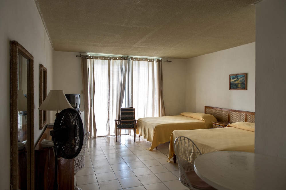 Montego Bay Club Beach Resort 25/50