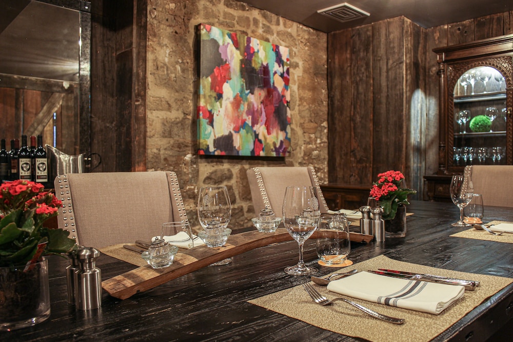 Old Stone Inn Boutique Hotel 61/74
