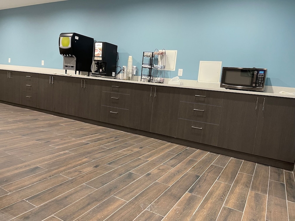 Days Inn by Wyndham Bronx NYC 11/50