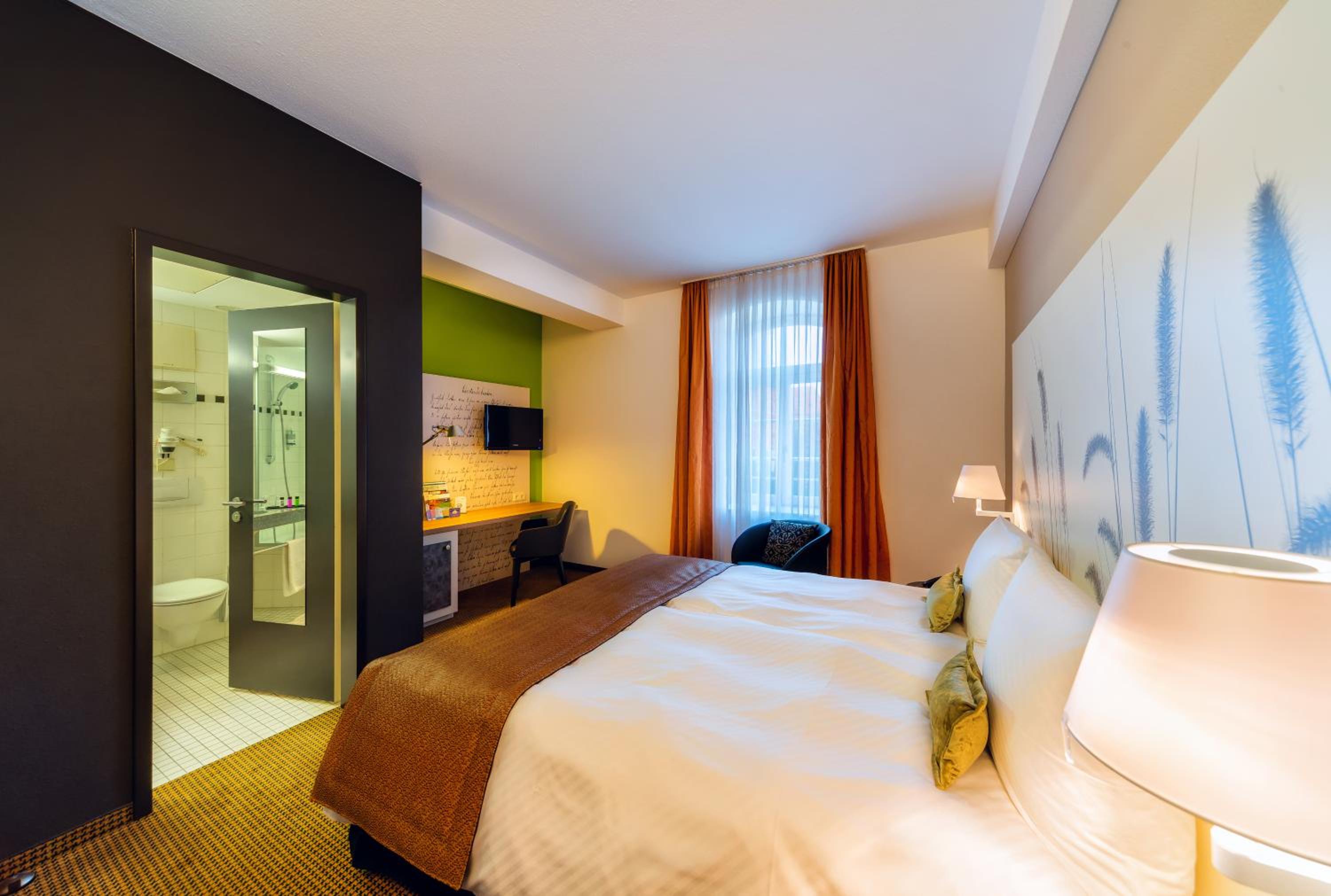 Business, Twin Beds