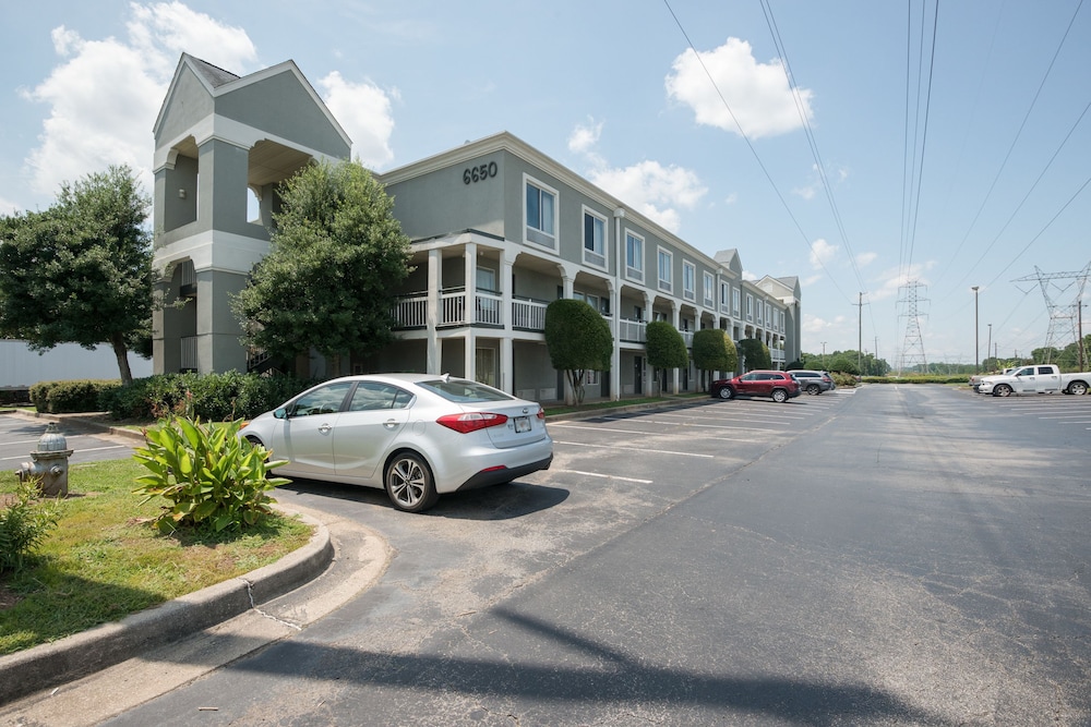 Studio6 Suites Norcross, GA 30/35
