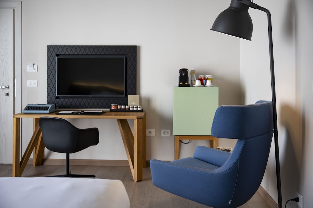 Savona 18 Suites 56/74