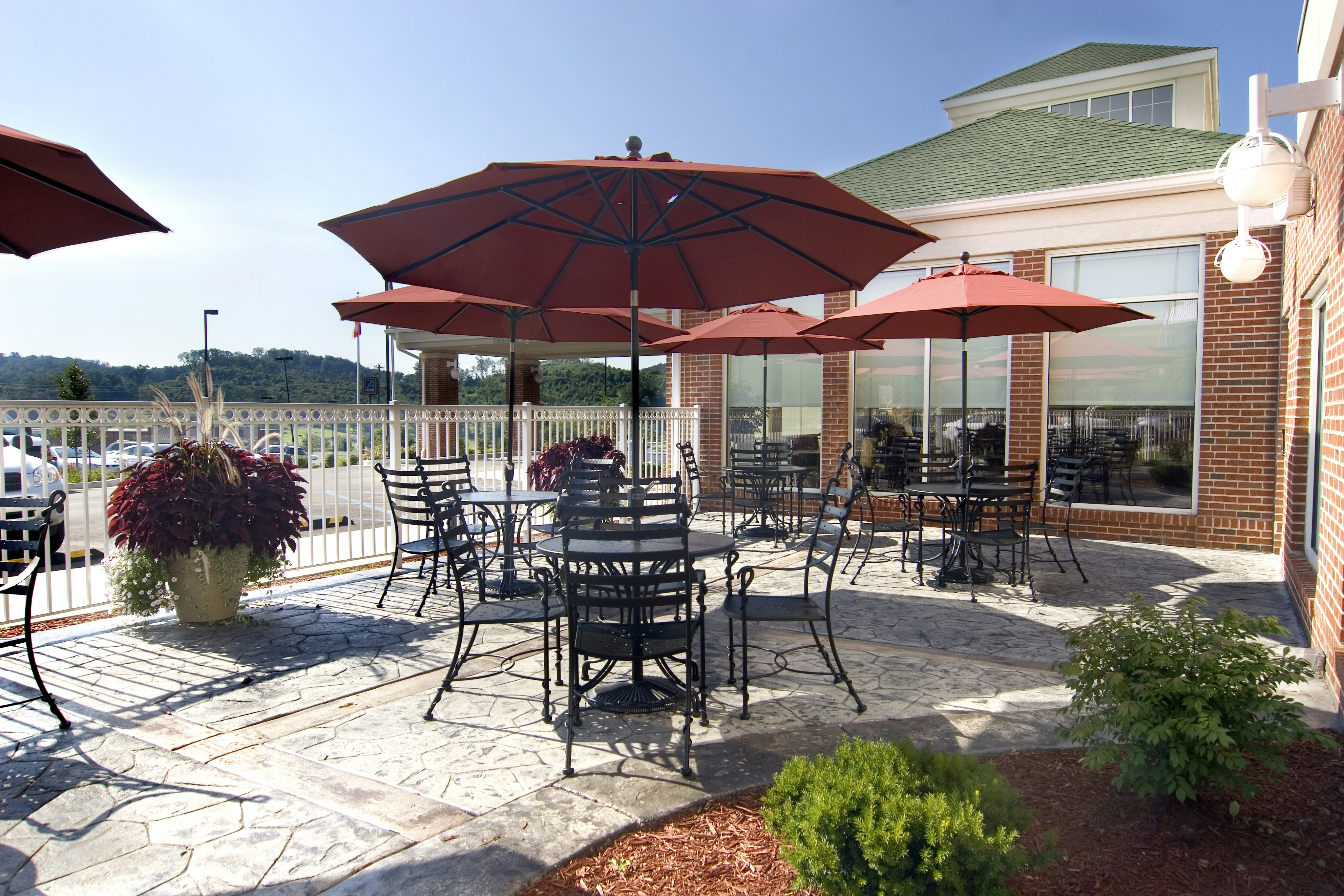 Hilton Garden Inn Clarksburg Bridgeport 2/2