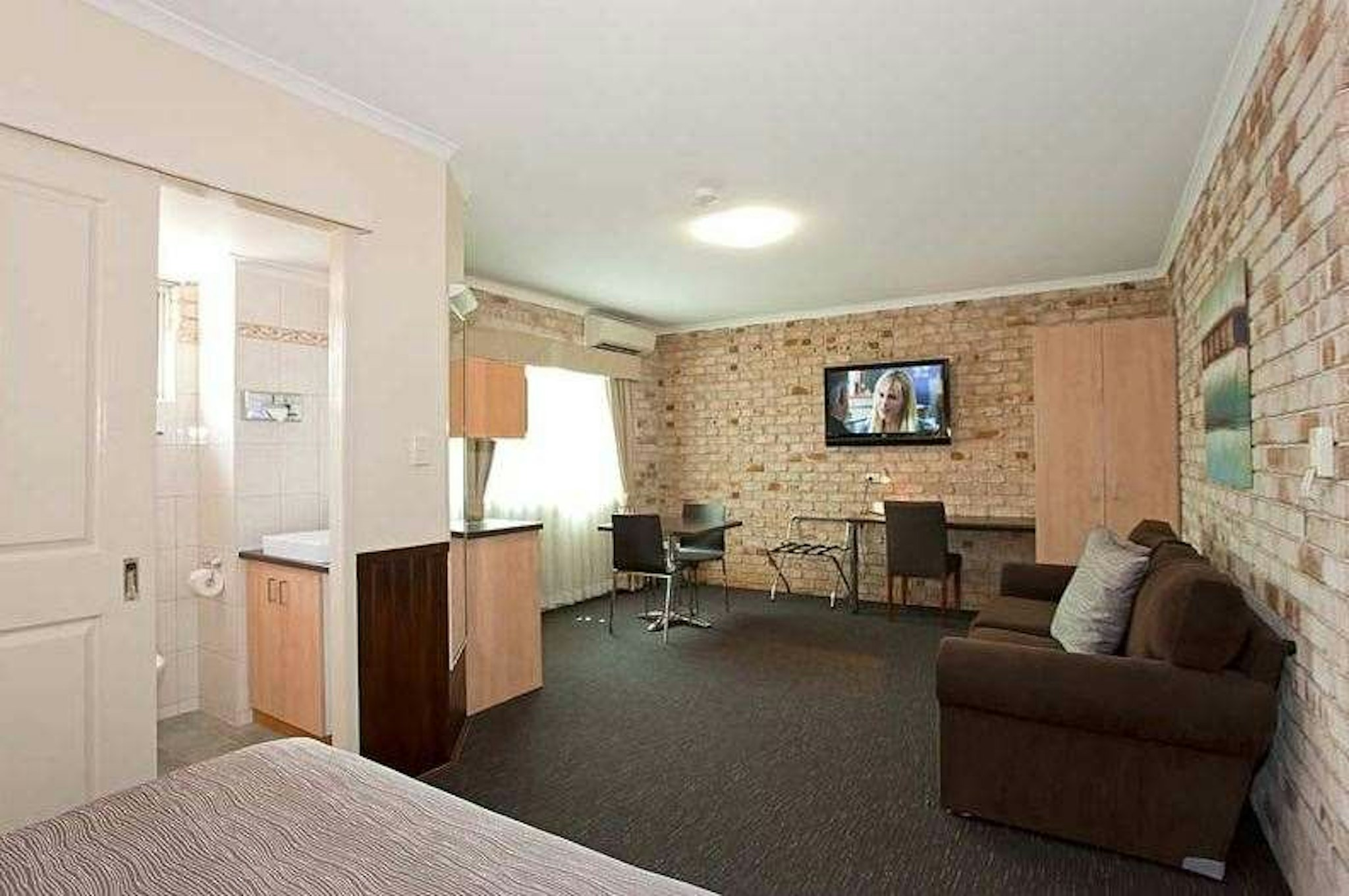 Highlander Motor Inn 24/37