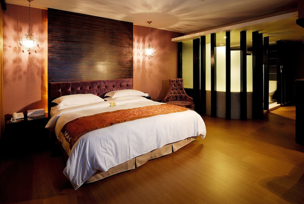 The Riverside Hotel & Motel 10/49