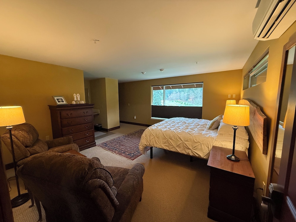 Comforts of Whidbey 20/34