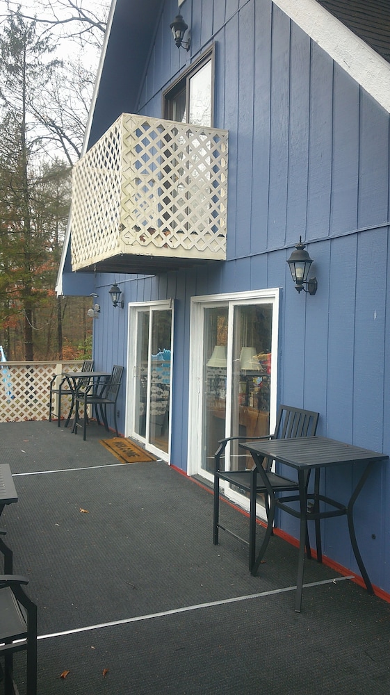 Lil Black Bear Inn 65/74