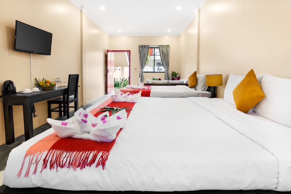 FAMILY SUITE, JUNIOR SUITE, BATHTUB