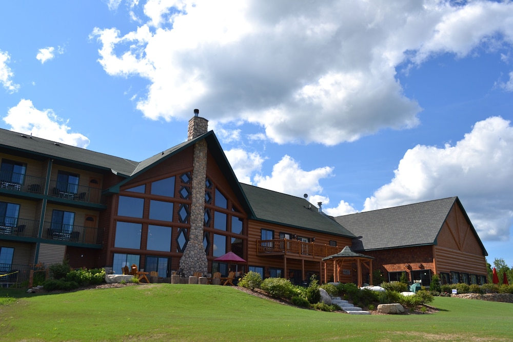 Stafford's Crooked River Lodge & Suites 36/41