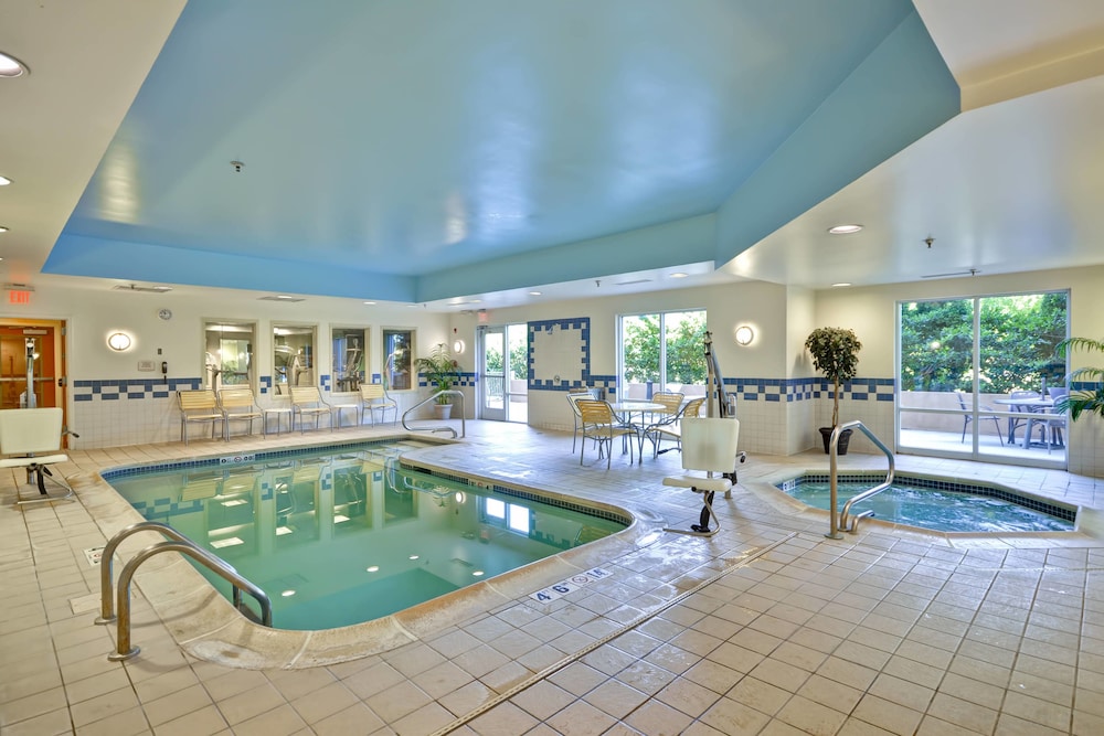 Fairfield Inn Suites Birmingham Fultondale I 65 2/22