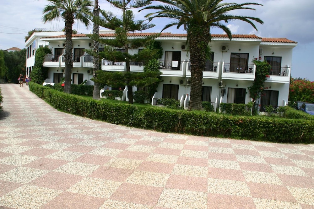 Morfeas Hotel 33/43