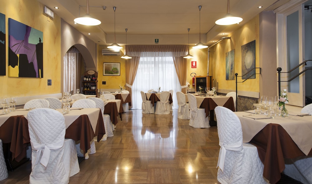 Hotel Monti 37/50