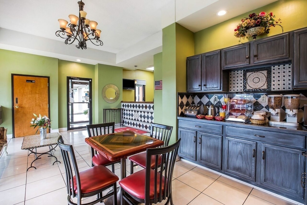 Budgetel Inn and Suites Fort Gordon Augusta 32/50